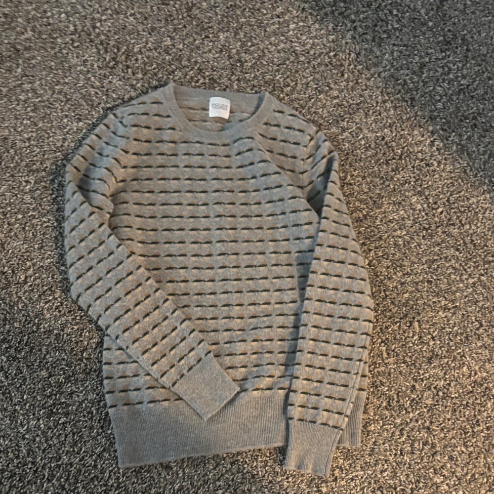 Cashmere Madeline Thompson Textured Gray Crewneck Sweater